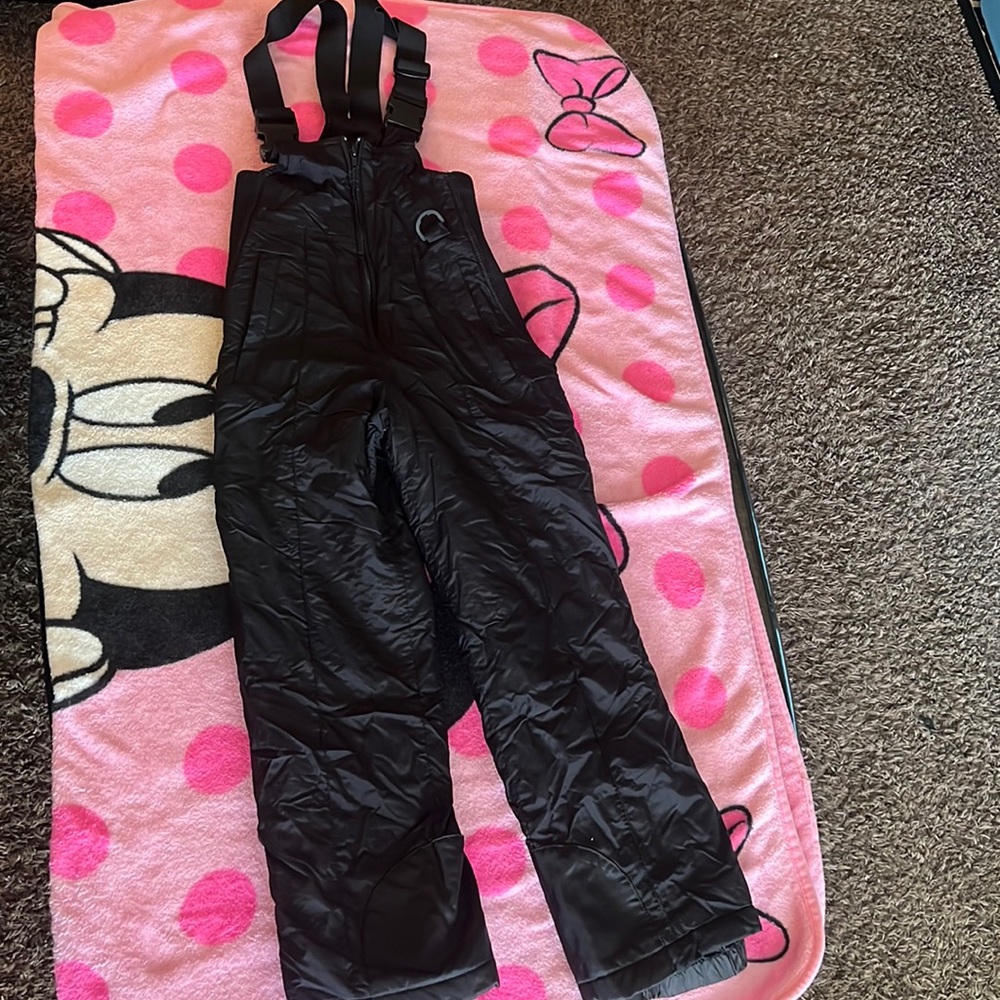 Unisex snow pants for slim kids.